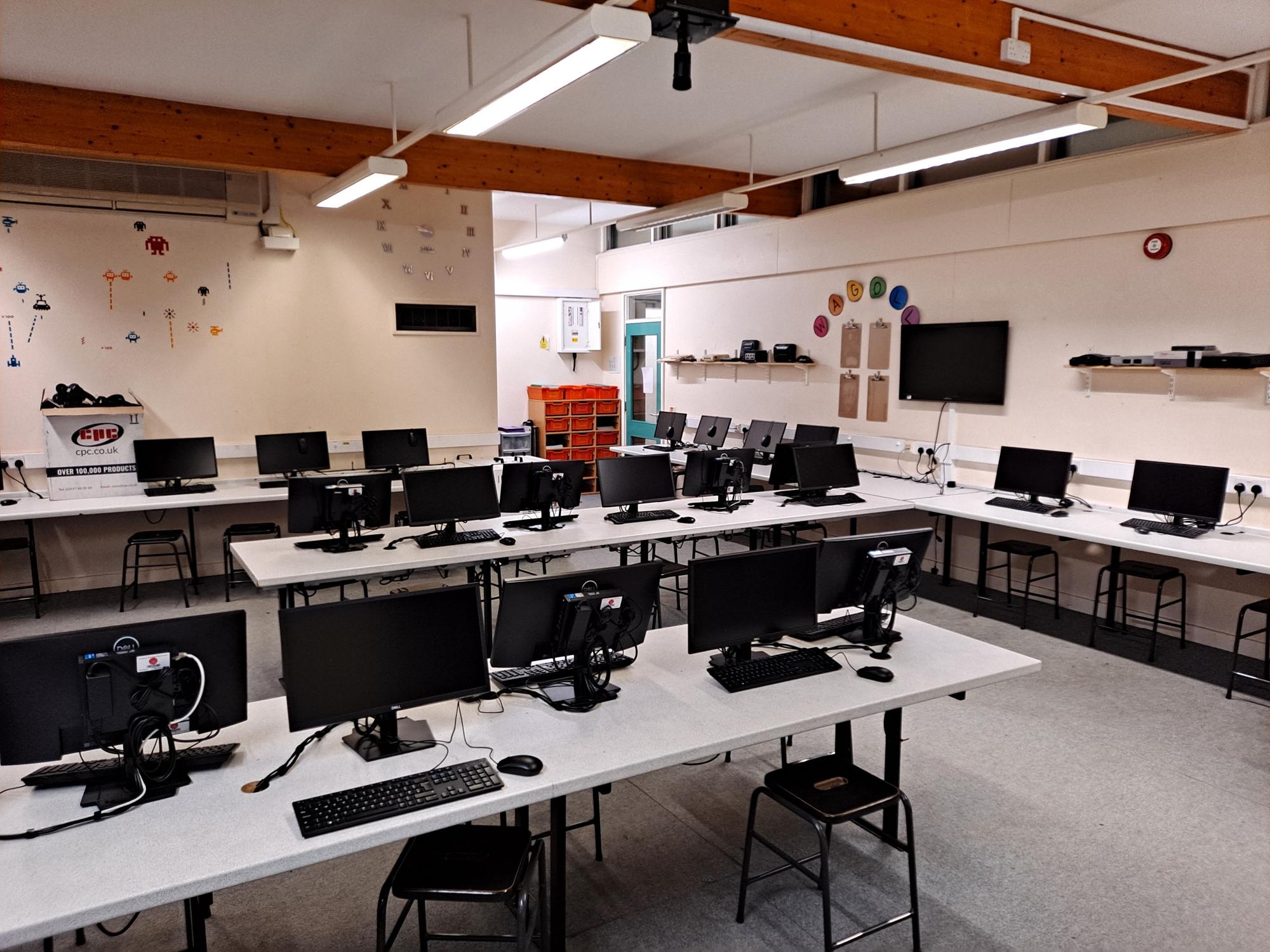 School ICT lab with wooden beams, computer workstations, and collaborative spaces, showcasing Penk Valley's ICT infrastructure.